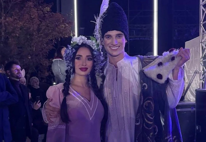 De Halloween, Ileana Cosânzeana l-a găsit pe Făt-Frumos! Ce ținute spectaculoase au purtat Gabriel Nebunu și Iulia Deliu la „Adunarea de la cel mai mare rug din țară” - VIDEO De Halloween, Ileana Cosânzeana l-a găsit pe Făt-Frumos! Ce ținute spectaculoase au purtat Gabriel Nebunu și Iulia Deliu la „Adunarea de la cel mai mare rug din țară” - VIDEO