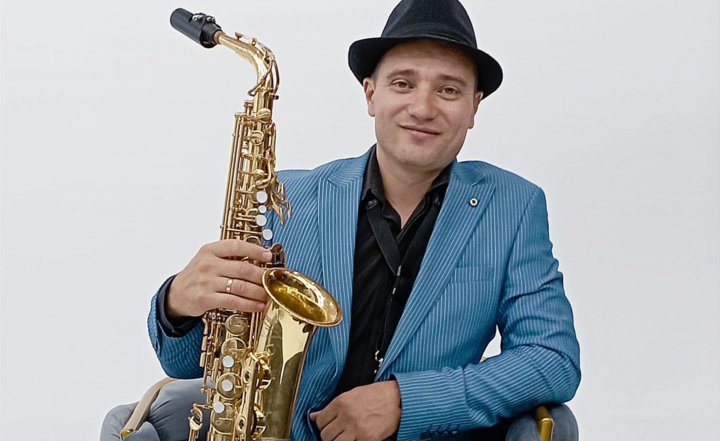 Nu te-ai hotărât unde să-ți petreci seara? Astăzi saxofonul va face echipă cu vioara, pianul și cimpoiul - VIDEO