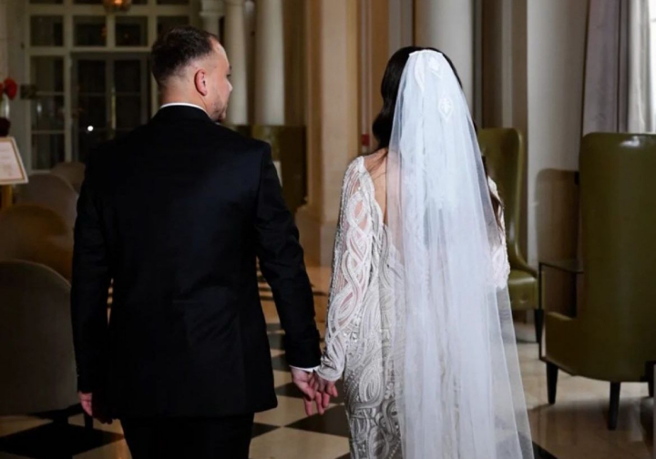 Un cuplu de miri și-a exprimat dreptul la vot chiar în ziua nunții! Vezi momentul - FOTO/VIDEO Un cuplu de miri și-a exprimat dreptul la vot chiar în ziua nunții! Vezi momentul - FOTO/VIDEO