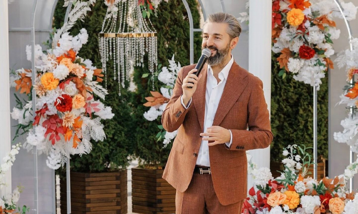 Nu a fost la O Seară Perfectă de 4 ani. A dispărut şi de pe online, dar şi de pe marile scene. Ce ce noutăți revine Adrian Ursu, află astăzi, în platoul serilor perfecte - VIDEO Nu a fost la O Seară Perfectă de 4 ani. A dispărut şi de pe online, dar şi de pe marile scene. Ce ce noutăți revine Adrian Ursu, află astăzi, în platoul serilor perfecte - VIDEO