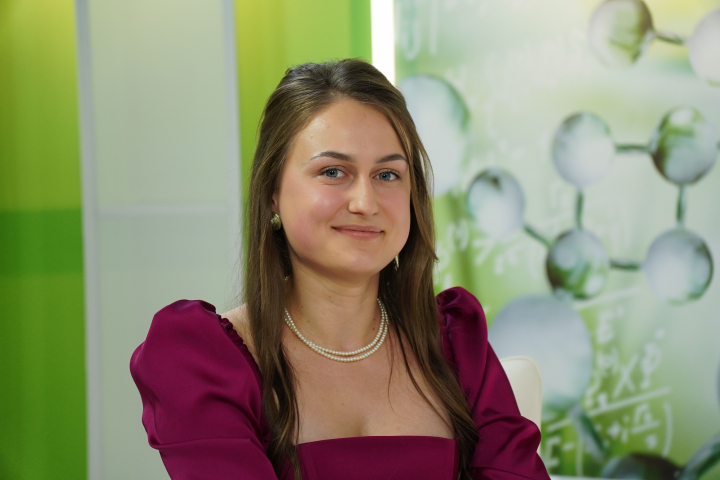 Motivul pentru care ți-e poftă de ciocolată în timpul menstruației - VIDEO Motivul pentru care ți-e poftă de ciocolată în timpul menstruației - VIDEO