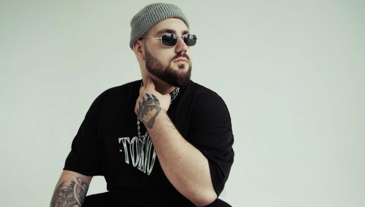 The Urs a cântat pe o stradă din Chișinău, iar momentul a devenit viral pe Internet : „Nu am putut sta deoparte” - VIDEO The Urs a cântat pe o stradă din Chișinău, iar momentul a devenit viral pe Internet : „Nu am putut sta deoparte” - VIDEO