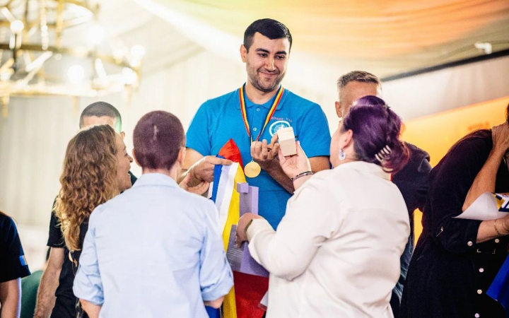 Aur pentu Moldova la World Massage Super Cup! Cine este kinetoterapeutul moldovean care a cucerit cei peste 70 de juraţi din toate colţurile lumii - VIDEO
Aur pentu Moldova la World Massage Super Cup! Cine este kinetoterapeutul moldovean care a cucerit cei peste 70 de juraţi din toate colţurile lumii - VIDEO