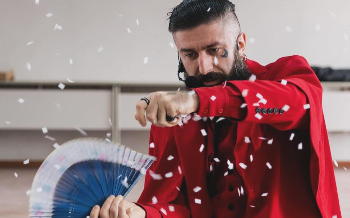 Număr de magie de la Garry Cozma! Vezi dacă a reușit iluzionistul să-i uimească pe băieții de la Comedy Zebra Show - VIDEO Număr de magie de la Garry Cozma! Vezi dacă a reușit iluzionistul să-i uimească pe băieții de la Comedy Zebra Show - VIDEO