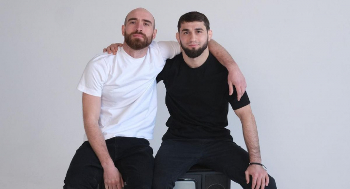 Magnat şi Feoctist dau lovitura din nou! Unul dintre ei a renunțat la barbă pentru filmările noului lor videoclip - VIDEO Magnat şi Feoctist dau lovitura din nou! Unul dintre ei a renunțat la barbă pentru filmările noului lor videoclip - VIDEO