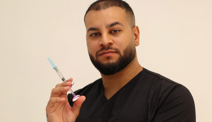 Din Israel a venit în Moldova pentru a face femeile mai frumoase! Cum reacționează clientele atunci când văd un cosmetolog bărbat. Povestea lui Fadel Abu Kheir - VIDEO Din Israel a venit în Moldova pentru a face femeile mai frumoase! Cum reacționează clientele atunci când văd un cosmetolog bărbat. Povestea lui Fadel Abu Kheir - VIDEO