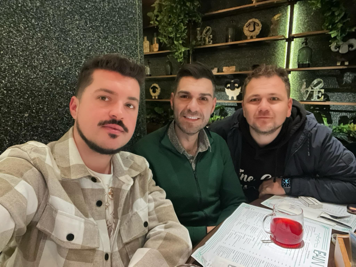 Oare vor repeta succesul pe care l-au avut cu piesa „Peste Prut, la răsărit”! Nicu Mâţă, Paul Ananie şi Gabriel Dumitru au lansat „De la Chişinău, pe seară” - VIDEO
