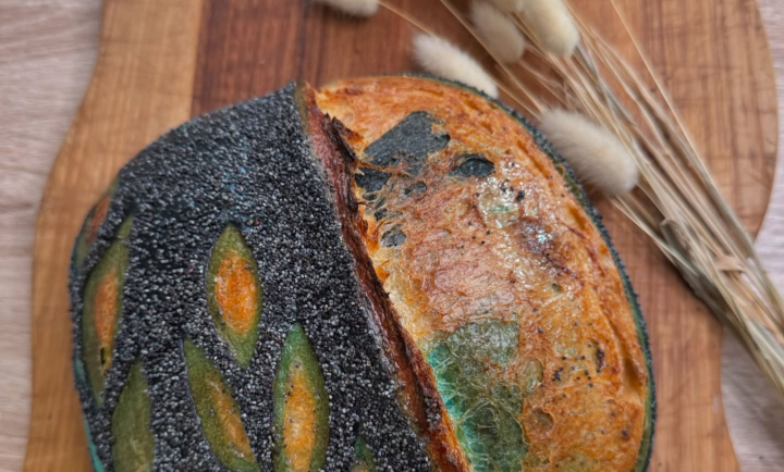 A transformat o tradiţie veche într-o artă culinară modernă! Află cum a ajuns food vloggerul Doina Leviţchi să coacă pâine cu maia în diferite culori - VIDEO