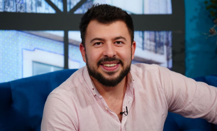 Dragoș Munteanu a lansat o afacere de succes cu ajutorul inteligenței artificiale. Află despre ce este vorba - VIDEO
Dragoș Munteanu a lansat o afacere de succes cu ajutorul inteligenței artificiale. Află despre ce este vorba - VIDEO