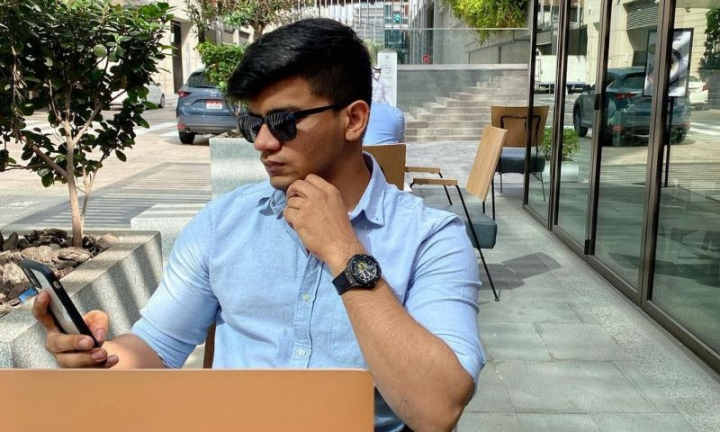 De la un bărbat fără adăpost a ajuns să fie milionar. Umar Punjabi și-a folosit singurul talent și a dezvoltat o afacere profitabilă
De la un bărbat fără adăpost a ajuns să fie milionar. Umar Punjabi și-a folosit singurul talent și a dezvoltat o afacere profitabilă