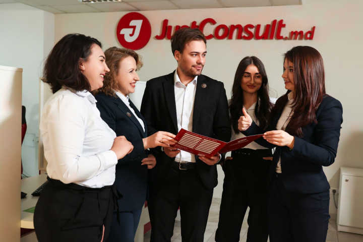 Caravana carierelor la JustConsult! Dacă eşti în căutarea unui job, compania îţi oferă nu doar funcţia potrivită, dar şi potenţial de creştere şi un mediu prietenos de lucru - VIDEO