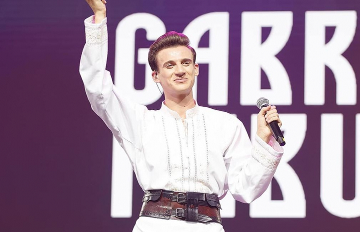 Gabriel Nebunu a primit în dar arborele genealogic al familiei sale! N-o să-ți vină să crezi cine sunt strămoșii interpretului - FOTO Gabriel Nebunu a primit în dar arborele genealogic al familiei sale! N-o să-ți vină să crezi cine sunt strămoșii interpretului - FOTO