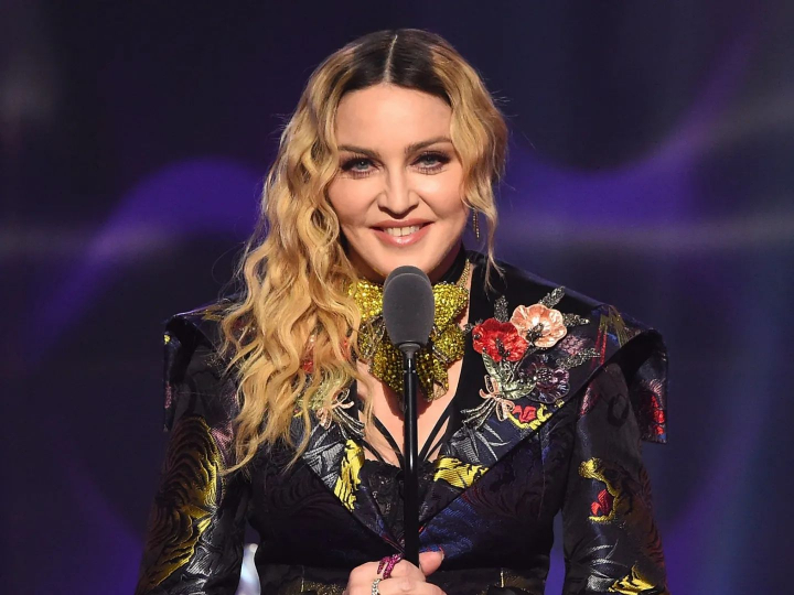 Madonna, imagini rare alături de cei șase copii ai săi și tatăl ei, în vârstă de 93 de ani - FOTO
Madonna, imagini rare alături de cei șase copii ai săi și tatăl ei, în vârstă de 93 de ani - FOTO