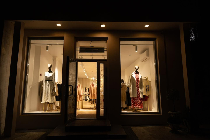 Simte magia sărbatorilor de iarna în ținutele Georgette! Cum arată noua colecție a brand-ului, dar și ce culori au fost folosite - VIDEO