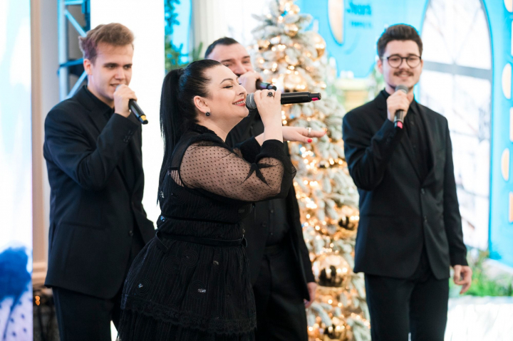 Au purtat negru! Vezi cine sunt invitații care au încălcat dress code-ul gold&white cocktail la petrecerea aniversară „O Seară Perfectă” - FOTO
Au purtat negru! Vezi cine sunt invitații care au încălcat dress code-ul gold&white cocktail la petrecerea aniversară „O Seară Perfectă” - FOTO