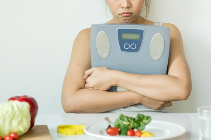 10 greșeli din timpul dietei care îți încetinesc metabolismul 10 greșeli din timpul dietei care îți încetinesc metabolismul