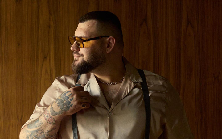 The Urs - în premieră pe canapeaua serilor perfecte! Află astăzi dacă artistul intenționează sau nu să revină acasă - FOTO The Urs - în premieră pe canapeaua serilor perfecte! Află astăzi dacă artistul intenționează sau nu să revină acasă - FOTO