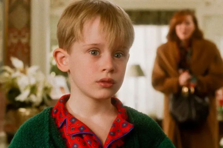 Filmele „Singur acasă” puteau fi diferite de cum le știm! Cine este actorul pe care părinții n-au vrut să-l lase să joace rolul care a ajuns la Macaulay Culkin Filmele „Singur acasă” puteau fi diferite de cum le știm! Cine este actorul pe care părinții n-au vrut să-l lase să joace rolul care a ajuns la Macaulay Culkin