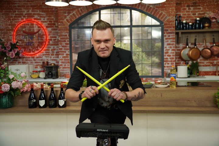 Petru Moiseev - întrebat cu ce artist de la noi nu ar colabora niciodată! Cum a răspuns toboșarul - VIDEO Petru Moiseev - întrebat cu ce artist de la noi nu ar colabora niciodată! Cum a răspuns toboșarul - VIDEO