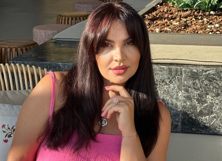 Larisa Busuioc și-a făcut o schimbare radicală de look! Interpreta s-a tuns scurt - VIDEO Larisa Busuioc și-a făcut o schimbare radicală de look! Interpreta s-a tuns scurt - VIDEO