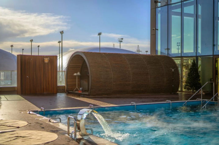 Cine a zis că iarna nu se merge la piscină? Primul parc acvatic din țară a dat start distracției în sezonul rece - VIDEO Cine a zis că iarna nu se merge la piscină? Primul parc acvatic din țară a dat start distracției în sezonul rece - VIDEO