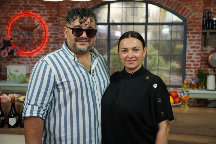 Soț și soție - battle în bucătărie! Ce vor găti soții Uzun, dar și cine se va alege cu tigaia, află astăzi, la Gusturile se Discută - VIDEO Soț și soție - battle în bucătărie! Ce vor găti soții Uzun, dar și cine se va alege cu tigaia, află astăzi, la Gusturile se Discută - VIDEO