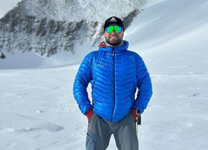 El este moldoveanul care a escaladat cele mai înalte 7 vârfuri de pe 7 continente - FOTO/VIDEO
El este moldoveanul care a escaladat cele mai înalte 7 vârfuri de pe 7 continente - FOTO/VIDEO