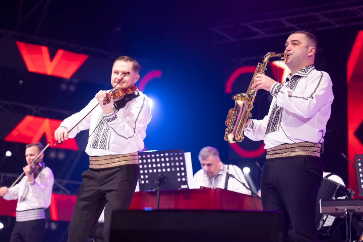 Minut de reculegere în memoria Andreei Cuciuc la „Dar Fest” - VIDEO
Minut de reculegere în memoria Andreei Cuciuc la „Dar Fest” - VIDEO