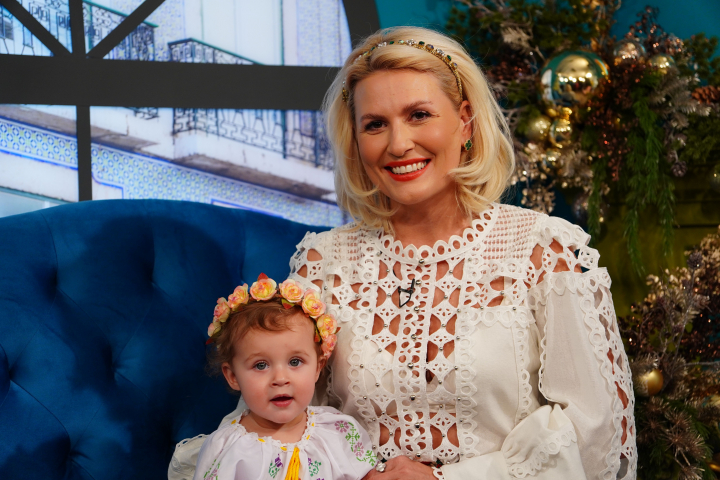 Dianna Rotaru a fost decernată cu titlul „Mama Anului 2024”! Ce semnificație are acest premiu pentru interpretă - VIDEO Dianna Rotaru a fost decernată cu titlul „Mama Anului 2024”! Ce semnificație are acest premiu pentru interpretă - VIDEO
