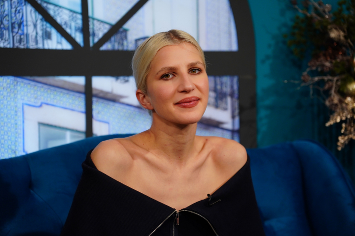 Hituri, invitați surpriză și piese noi la sfârșit de an! Dara își încântă fanii cu un concert de neuitat. Când și unde va avea loc acesta - VIDEO Hituri, invitați surpriză și piese noi la sfârșit de an! Dara își încântă fanii cu un concert de neuitat. Când și unde va avea loc acesta - VIDEO