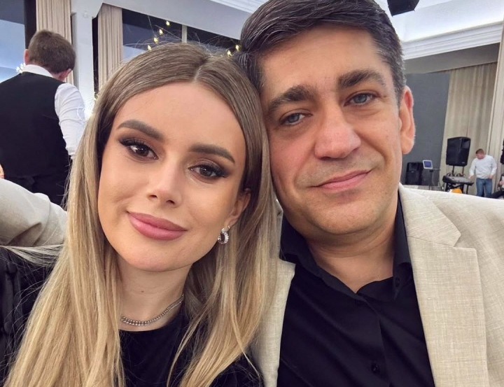 Corneliu Botgros - ședință foto de Crăciun alături de soția lui, Angela: „Ne pregătim de...” - FOTO Corneliu Botgros - ședință foto de Crăciun alături de soția lui, Angela: „Ne pregătim de...” - FOTO