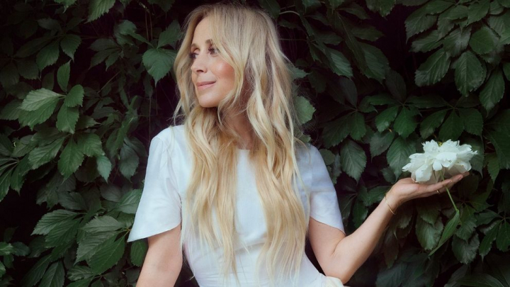 Lara Fabian, invitată specială în finala Vocea României 2024! Celebra cântăreață a lăudat o artistă cu origini românești: „Este atât de frumoasă și cântă ca o privighetoare. Am avut privilegiul să împart scena cu ea” Lara Fabian, invitată specială în finala Vocea României 2024! Celebra cântăreață a lăudat o artistă cu origini românești: „Este atât de frumoasă și cântă ca o privighetoare. Am avut privilegiul să împart scena cu ea”