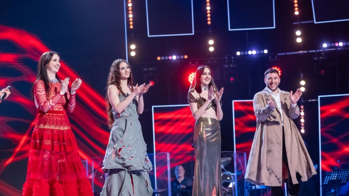 Cine e câștigătorul trofeului Vocea României și al premiului de 100 de mii de euro. Trofeul a fost înmânat de divina Lara Fabian - VIDEO
Cine e câștigătorul trofeului Vocea României și al premiului de 100 de mii de euro. Trofeul a fost înmânat de divina Lara Fabian - VIDEO