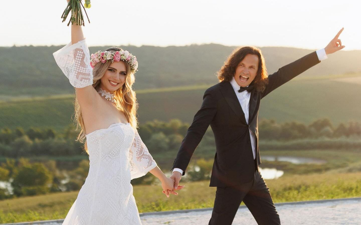 Nunțile anului! TOP 8 cupluri de vedete de la noi care s-au căsătorit în 2024 - FOTO/VIDEO Nunțile anului! TOP 8 cupluri de vedete de la noi care s-au căsătorit în 2024 - FOTO/VIDEO