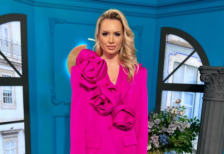 Top 10! Vezi cele mai stilate ținute pe care le-a purtat Anișoara Loghin la O Seară Perfectă în acest an - FOTO Top 10! Vezi cele mai stilate ținute pe care le-a purtat Anișoara Loghin la O Seară Perfectă în acest an - FOTO