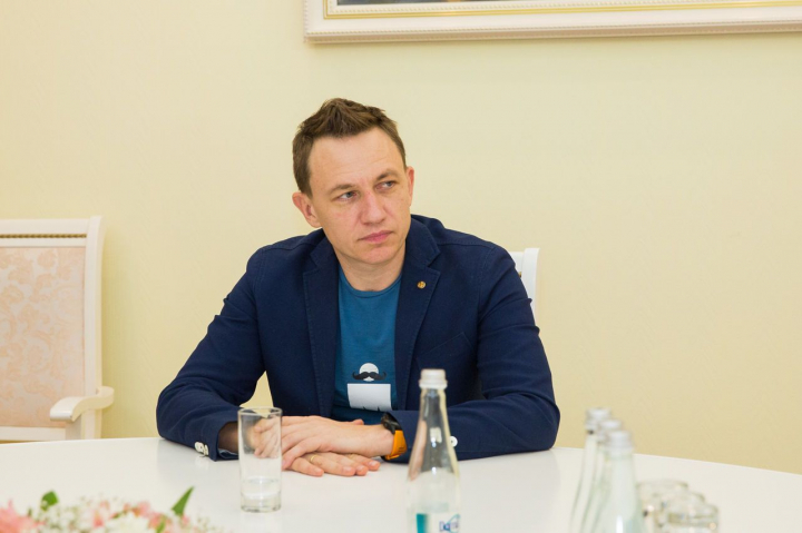 Răsfăţ în inima naturii! Cum Dmitri Voloshin a transformat o simplă casă, într-un complex de băi, rupt din poveşti - VIDEO Răsfăţ în inima naturii! Cum Dmitri Voloshin a transformat o simplă casă, într-un complex de băi, rupt din poveşti - VIDEO