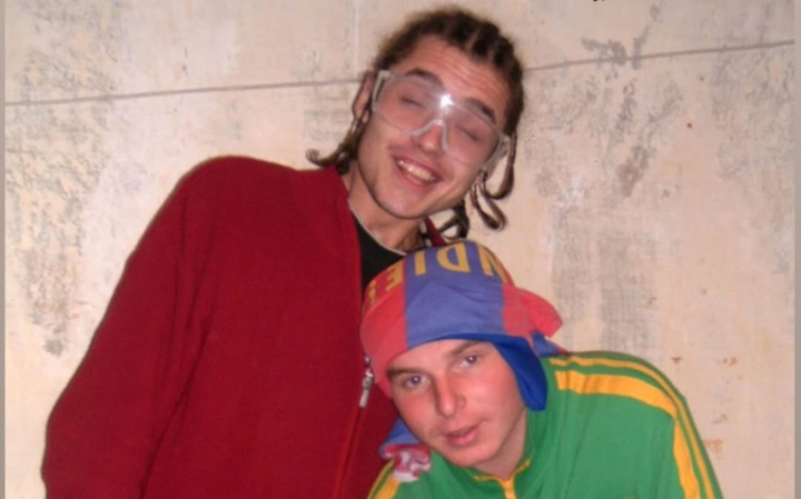 Îi recunoști? Tinerii din imagine au devenit unii dintre cei mai tari rapperi de la noi - FOTO Îi recunoști? Tinerii din imagine au devenit unii dintre cei mai tari rapperi de la noi - FOTO