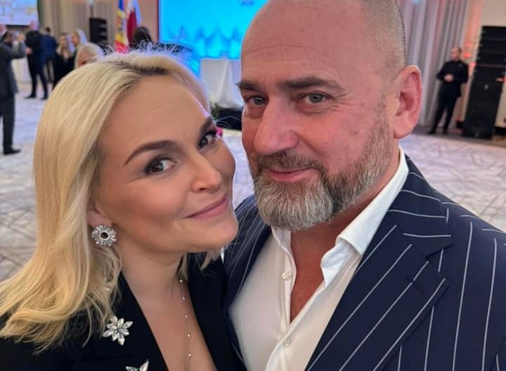 Cristina Scarlat a avut parte de un Revelion deosebit! Interpreta a fost cerută în căsătorie în Piața Marii Adunări Naționale - VIDEO