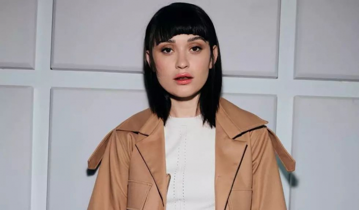 Irina Rimes a cântat pe o stradă din Chișinău, alături de o fană. Momentul a devenit viral pe internet - VIDEO