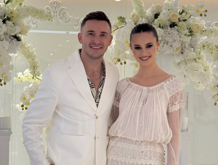 Emilian Crețu - zi de naștere de neuitat! Iată cine i-a fost alături la aniversarea celor 38 de ani: „Ai zămislit un om cât o mie” - FOTO/VIDEO
Emilian Crețu - zi de naștere de neuitat! Iată cine i-a fost alături la aniversarea celor 38 de ani: „Ai zămislit un om cât o mie” - FOTO/VIDEO