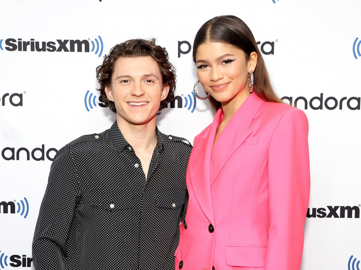 Zendaya şi Tom Holland s-au logodit. Inelul purtat de actriță la Globurile de Aur a devenit viral pe reţelele sociale - FOTO Zendaya şi Tom Holland s-au logodit. Inelul purtat de actriță la Globurile de Aur a devenit viral pe reţelele sociale - FOTO