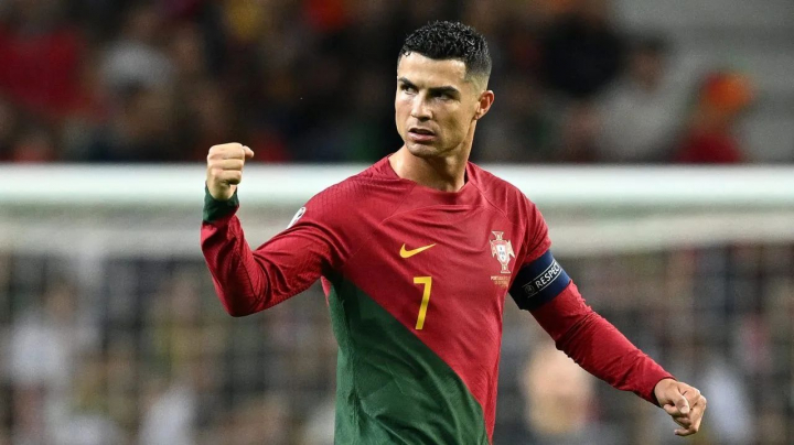 Cine s-ar fi așteptat? Cristiano Ronaldo, „ofertat” de un club de fotbal de la noi: „Te așteptăm” Cine s-ar fi așteptat? Cristiano Ronaldo, „ofertat” de un club de fotbal de la noi: „Te așteptăm”