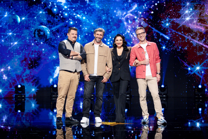 Românii au talent - 15 ani de poveste! Cum arătau jurații și prezentatorii Smiley și Pavel Bartoș la începuturile emisiunii - FOTO Românii au talent - 15 ani de poveste! Cum arătau jurații și prezentatorii Smiley și Pavel Bartoș la începuturile emisiunii - FOTO