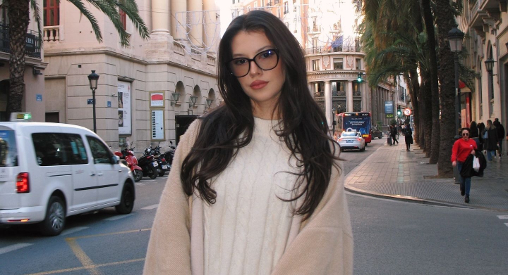 Cleopatra Stratan nu mai are nimic în comun cu micuța care cânta „Ghiță”! Interpreta, superbă într-o rochie maro, cu decupaje - FOTO Cleopatra Stratan nu mai are nimic în comun cu micuța care cânta „Ghiță”! Interpreta, superbă într-o rochie maro, cu decupaje - FOTO