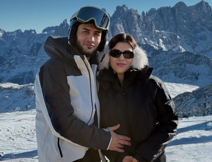 Anunțuri neașteptate, cereri în căsătorie și vacanțe de lux! Vezi cum au început vedetele de la noi anul 2025 - VIDEO Anunțuri neașteptate, cereri în căsătorie și vacanțe de lux! Vezi cum au început vedetele de la noi anul 2025 - VIDEO