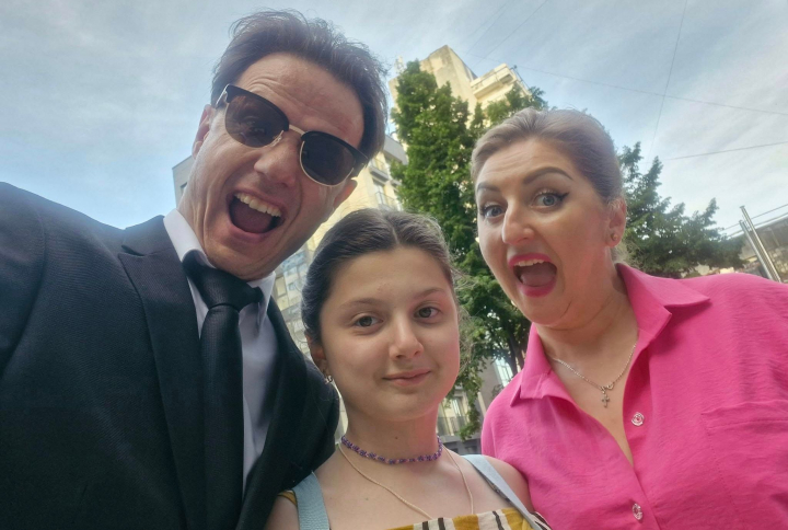 La 11 ani, Ruxanda Gâlcă citește și recită cu pasiune din Eminescu. Astăzi, de ziua lui, îi aducem un omagiu marelui poet împreună cu familia Gâlcă, la O Seară Perfectă - VIDEO La 11 ani, Ruxanda Gâlcă citește și recită cu pasiune din Eminescu. Astăzi, de ziua lui, îi aducem un omagiu marelui poet împreună cu familia Gâlcă, la O Seară Perfectă - VIDEO