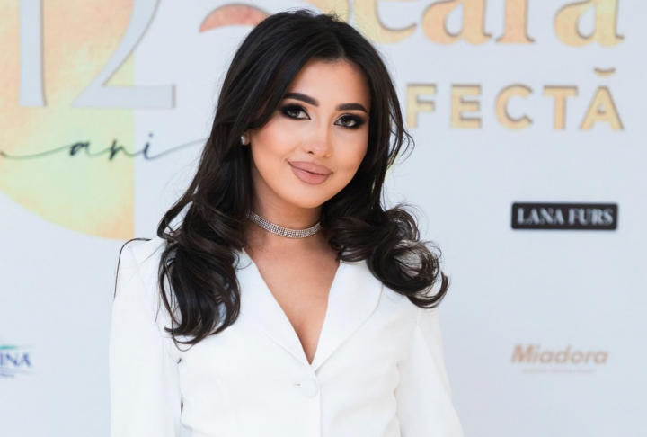 Laurenția Coptileț a împlinit 24 de ani! Gabriel Nebunu și alți prieteni i-au făcut o surpriză chiar la miezul nopții - FOTO/VIDEO Laurenția Coptileț a împlinit 24 de ani! Gabriel Nebunu și alți prieteni i-au făcut o surpriză chiar la miezul nopții - FOTO/VIDEO