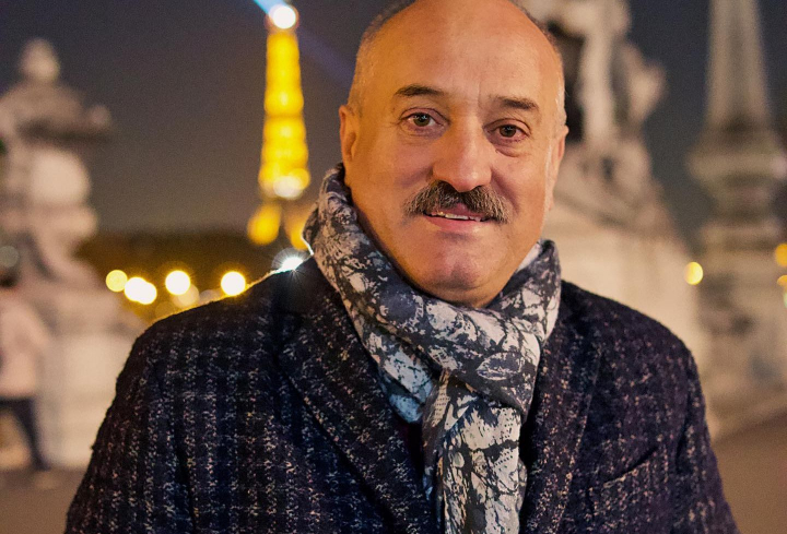 Îl recunosc trecătorii de la Piața Centrală pe Gheorghe Țopa? N-o să-ți vină să crezi cu ce vedetă a fost confundat: „E dintr-un film indian” - VIDEO Îl recunosc trecătorii de la Piața Centrală pe Gheorghe Țopa? N-o să-ți vină să crezi cu ce vedetă a fost confundat: „E dintr-un film indian” - VIDEO