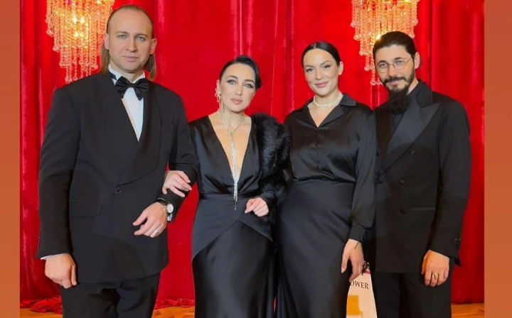 Gala aniversară a Teatrului Geneza Art! Care a fost atmosfera la petrecerea organizată cu ocazia a 15 ani de activitate, dar și cine au fost primii prezenți la eveniment - VIDEO
Gala aniversară a Teatrului Geneza Art! Care a fost atmosfera la petrecerea organizată cu ocazia a 15 ani de activitate, dar și cine au fost primii prezenți la eveniment - VIDEO