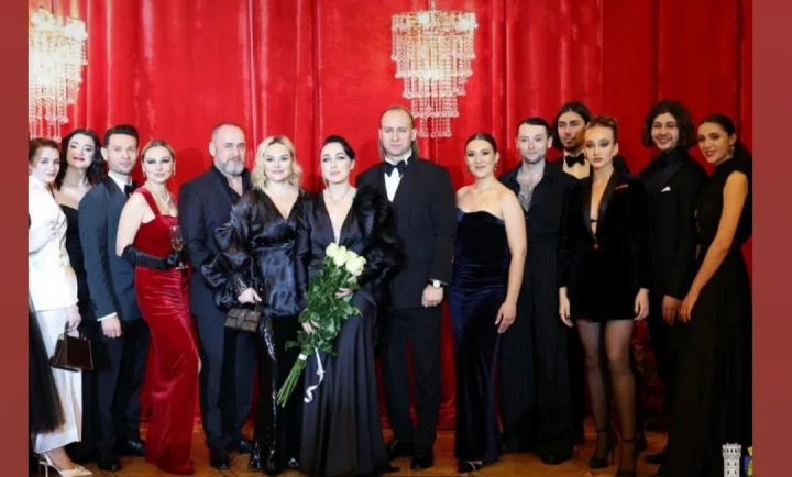 15 ani de Geneza Art! Vezi atmosfera din timpul cinei aniversare, dar și ce momente artistice au fost - VIDEO 15 ani de Geneza Art! Vezi atmosfera din timpul cinei aniversare, dar și ce momente artistice au fost - VIDEO